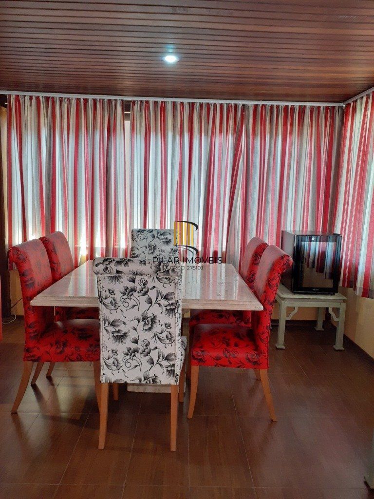 Casa 3 dormitórios, 2 suítes, 4 vagas, 257,52 m² de área privativa, no Bairro Ipanema