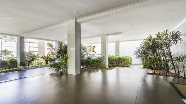 Vende-se apartamento com 1 quarto, 43m² e 1 vaga – Petrópolis