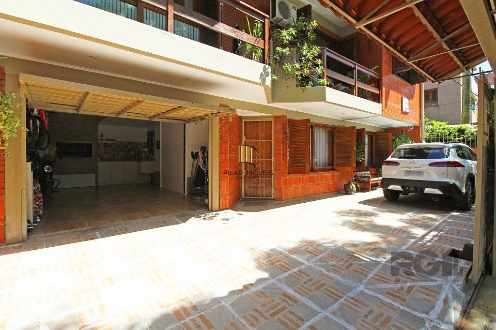Vende-se casa duplex 3 dormitórios com 2 vagas próximo ao Clínicas - Santana