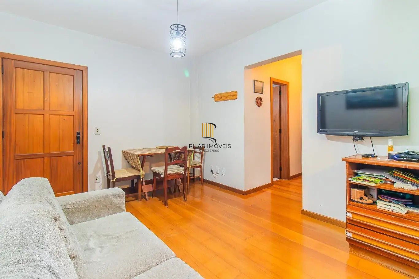 Vende-se apartamento com 2 quartos, 1 vaga e sacada com churrasqueira - Bela Vista