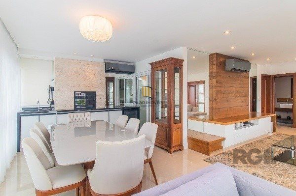 Apartamento de alto padrão, 3 suítes, 3 vagas, ao lado da Praça da Encol