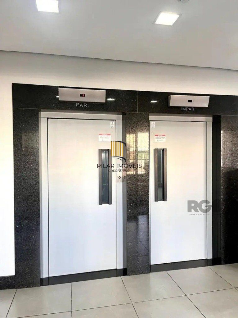 Vende-se bela sala comercial no Menino Deus - 29m²