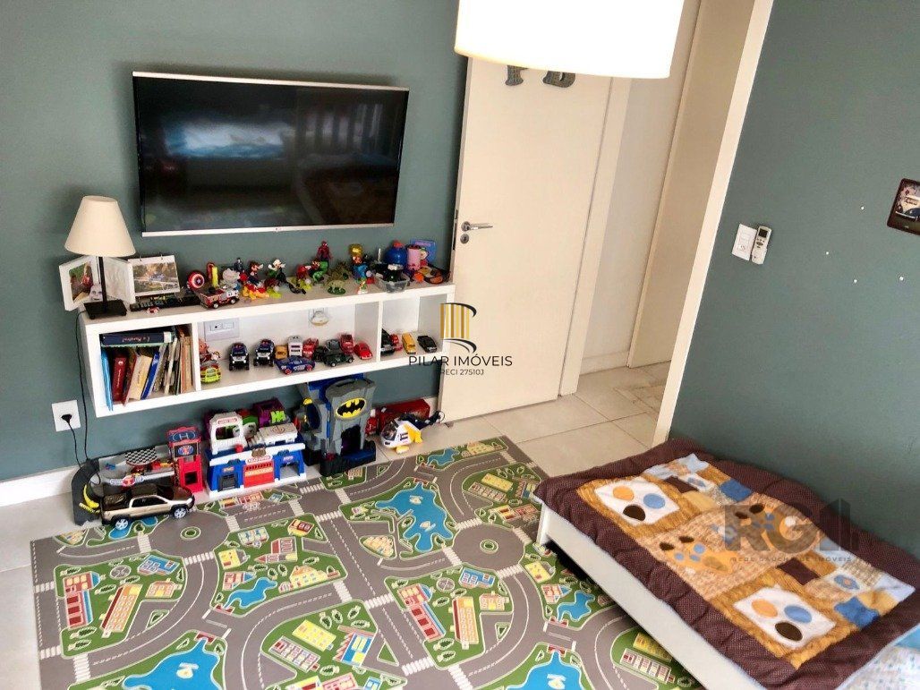 Vende-se apartamento mobiliado, 2 quartos, 1 suíte, 2 vagas - Petrópolis