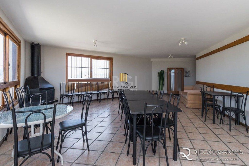 Apartamento á Venda - 71.5m², 2 dormitórios, sendo 1 suíte, 1 vaga - Petrópolis