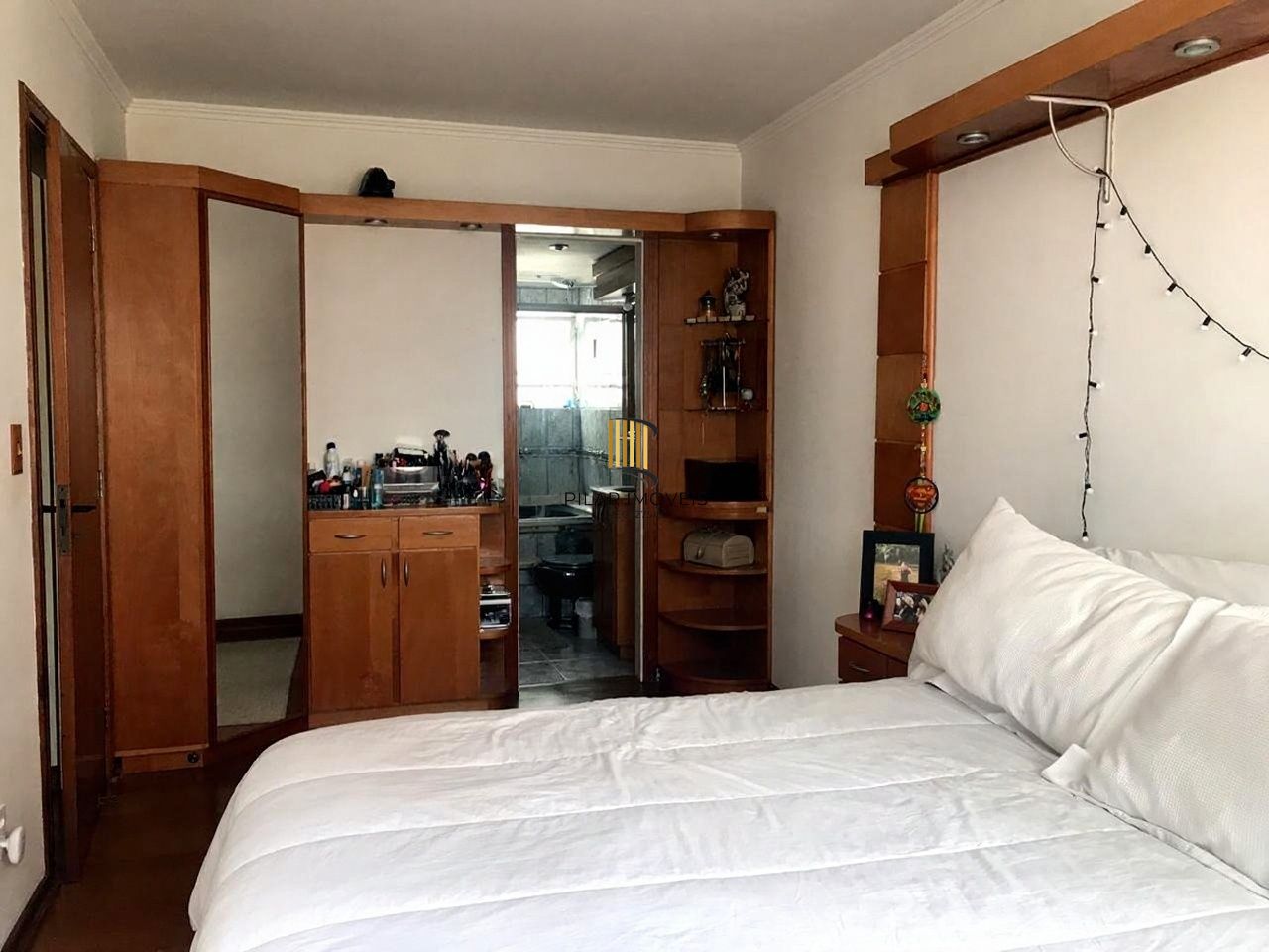 Vende-se apartamento com 2 quartos(1 suíte), 77m² e 2 vagas – Petrópolis