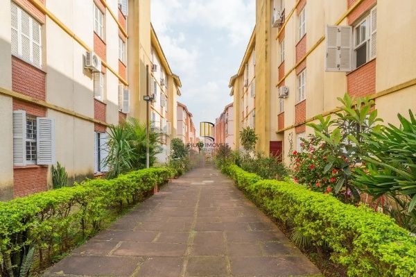 Vende-se apartamento semi-mobiliado com 2 quartos e 41m² - Menino Deus
