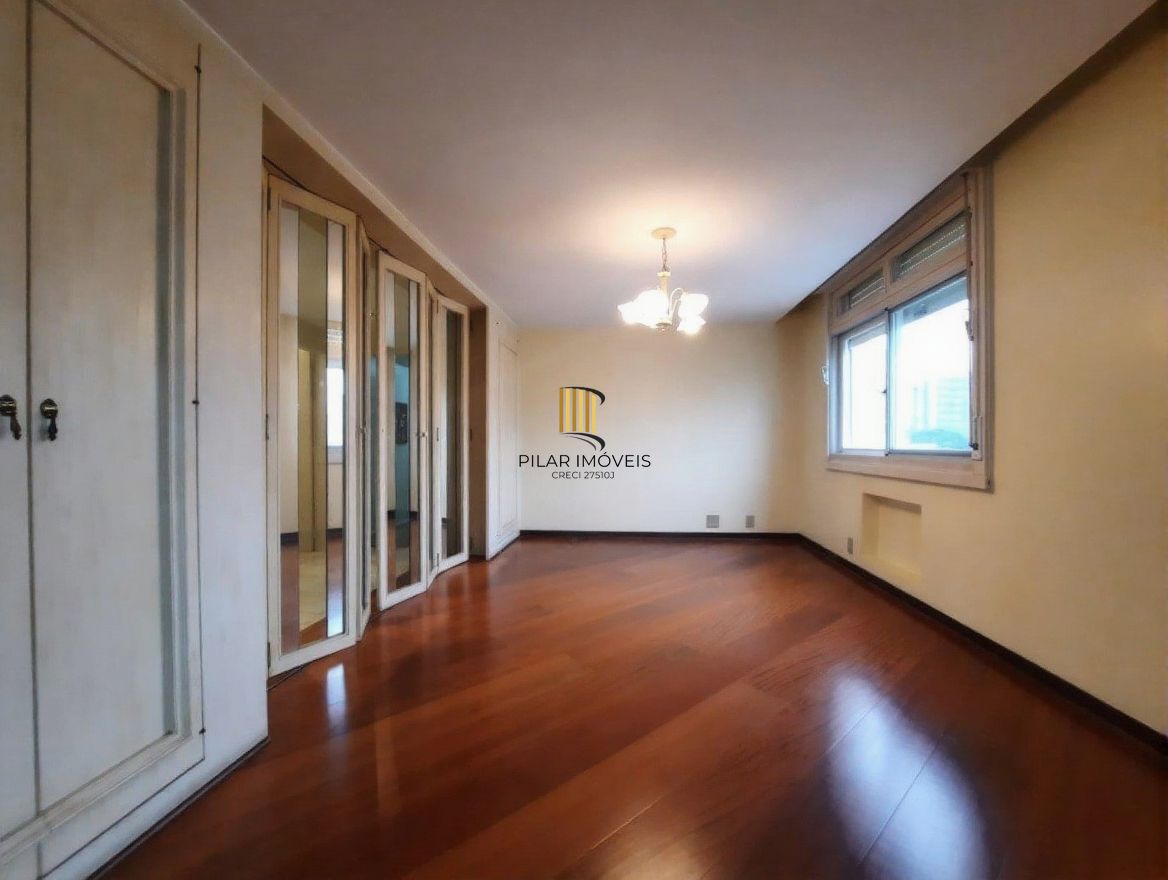Vende-se apartamento com 3 quartos(1 suíte), 184m² e 2 vagas - Bom Fim