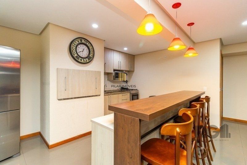 Apartamento 2 dormitórios, 1 suíte, 2 vagas no Bairro Petrópolis