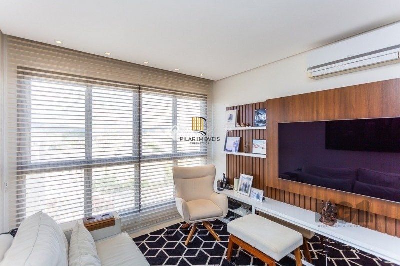 Apartamento 2 dormitórios, 1 suíte, 2 vagas no Bairro Petrópolis