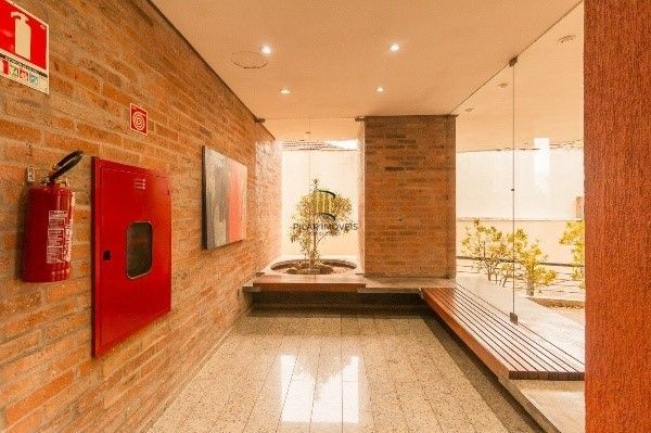 Cobertura com 3 quartos, 2 suítes e 2 vagas no Petrópolis – Vista deslumbrante!