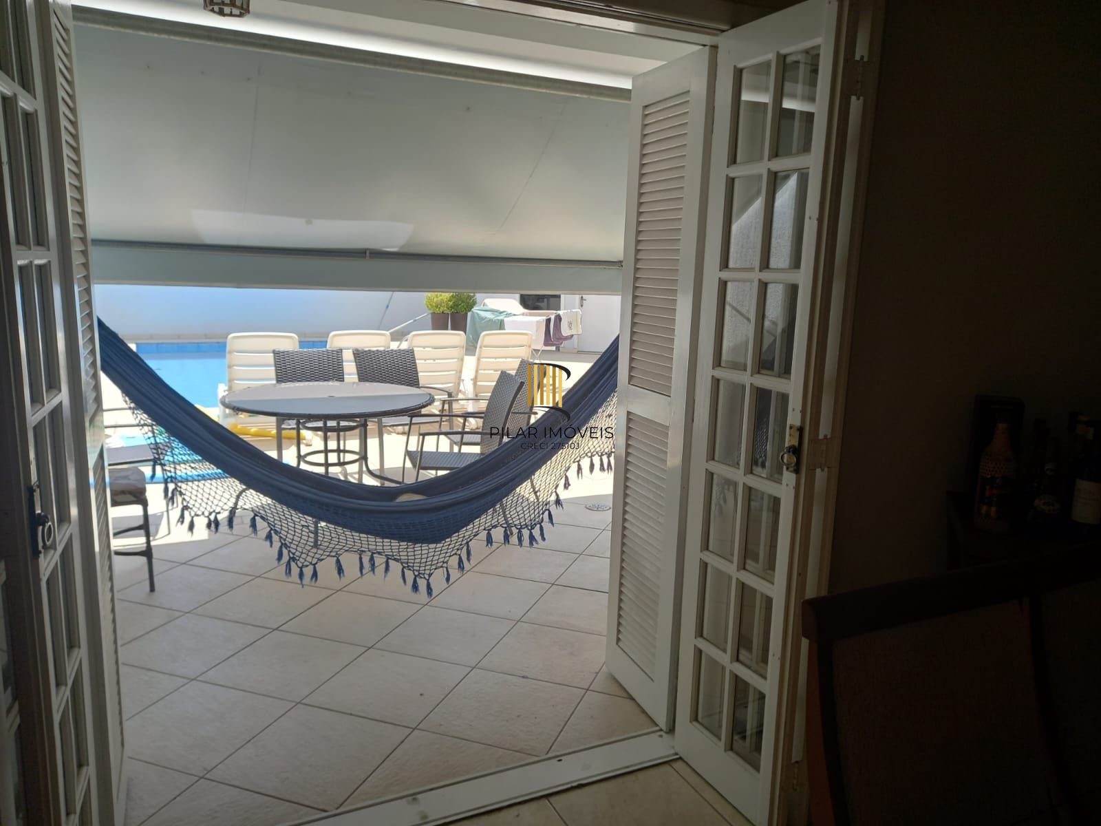 Vende-se sobrado com 5 quartos (3 suítes), 428m² e 3 vagas – Alto Petrópolis