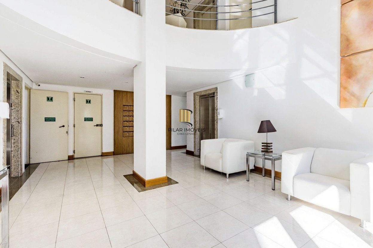 Vende-se apartamento com 2 quartos (1 suíte), 75 m² e churrasqueira - Petrópolis
