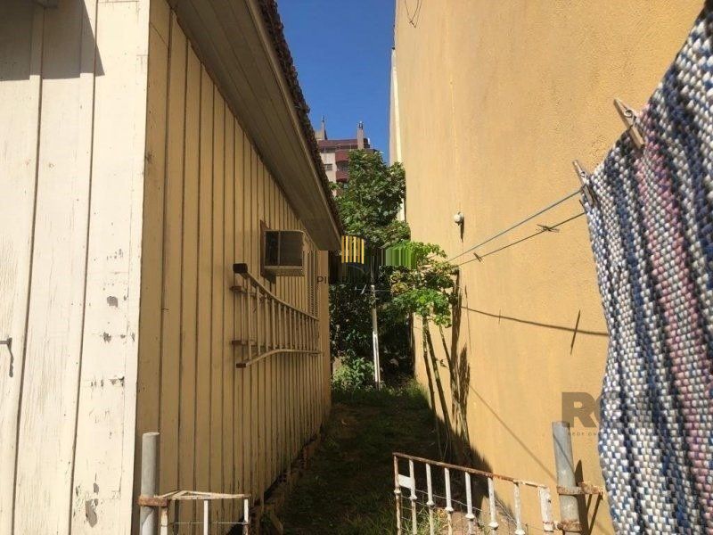 Terreno amplo com 8,80m²x63,50m² de área total, excelente localização no Bairro Petrópolis