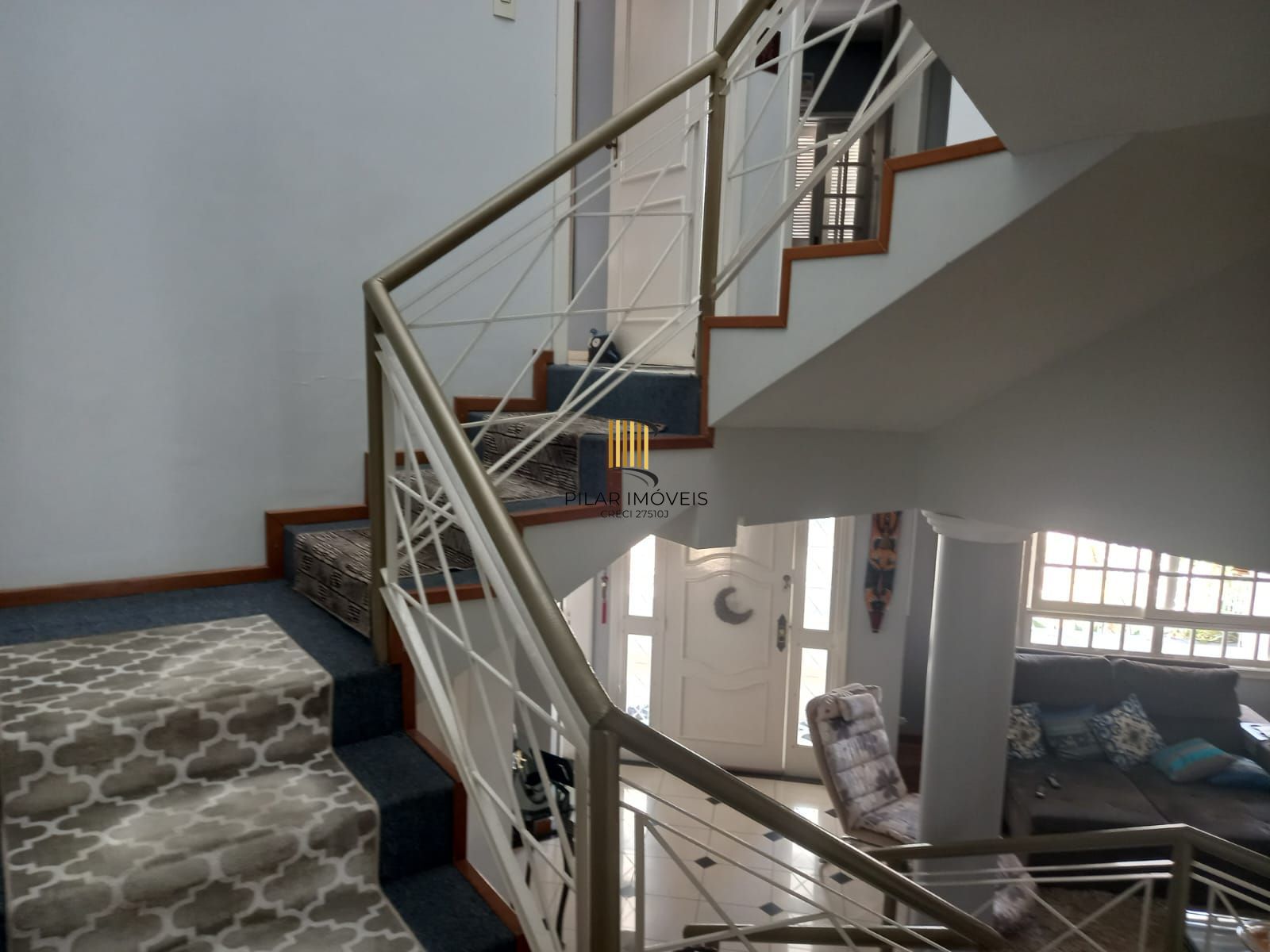 Vende-se sobrado com 5 quartos (3 suítes), 428m² e 3 vagas – Alto Petrópolis