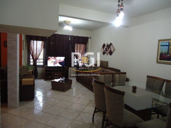 Casa à Venda – 320m², 3 Dormitórios (1 Suíte), 5 Vagas – Partenon