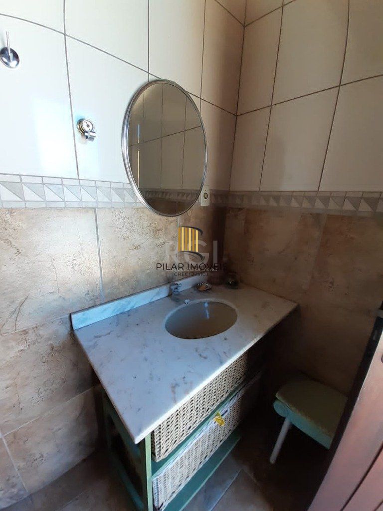 Casa 3 dormitórios, 2 suítes, 4 vagas, 257,52 m² de área privativa, no Bairro Ipanema