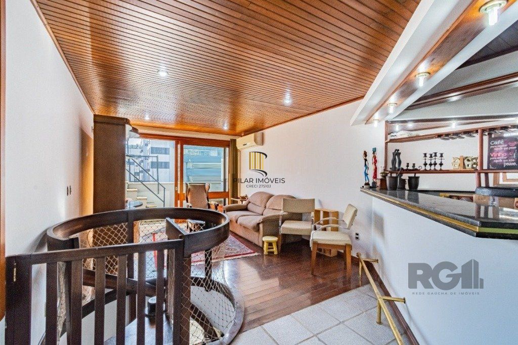 Vende-se ampla cobertura com 3 dormitórios 3 vagas - 269m² - Bairro Moinhos de Vento