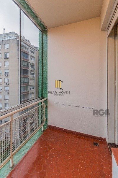 Amplo Apartamento de 3 quartos com suíte e 2 sacadas, com Vista para o Guaíba e 1 Vaga - Moinhos de Vento - 126m²