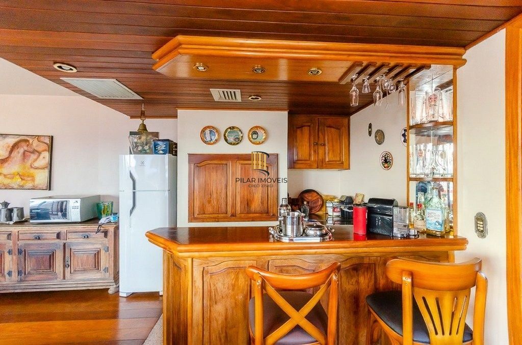 Vende-se cobertura com 3 quartos (1 suíte), 311m² e 3 vagas – Rio Branco