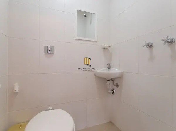Vende-se amplo apartamento luxuoso 3 suítes e 3 vagas, hidro, mobiliado, dependência completa - 221m² - Bela Vista