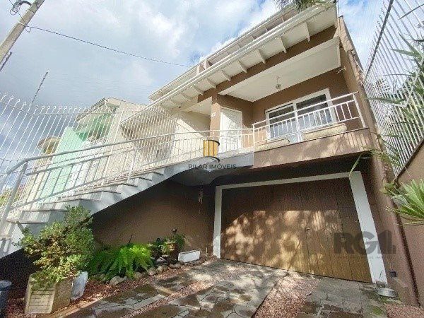 Vende-se belo sobrado com 3 quartos com suíte e 3 vagas cobertas - 182m² - Vila Ipiranga - Pilar Imóveis