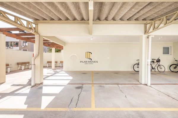 Vende-se apartamento com 2 quartos (1 suíte), 74m² e 2 vagas – Petrópolis