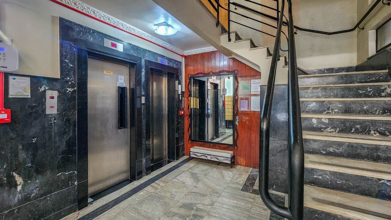 Vende-se apartamento com 2 quartos, 79 m² e sacada - Centro Histórico