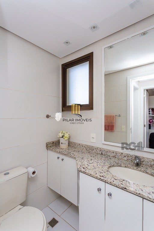 Apartamento 2 dormitórios, 1 suíte, 2 vagas no Bairro Petrópolis