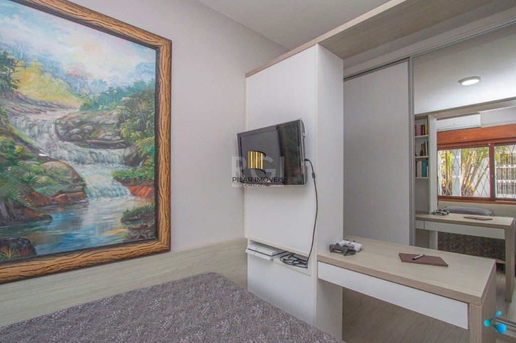 Casa para Venda - 240m², 3 dormitórios, sendo 1 suites, 3 vagas - Partenon