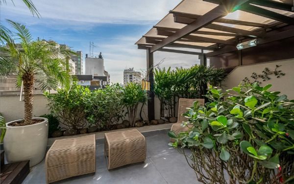 Vende-se cobertura com 2 dormitórios, sendo 1 suíte no bairro Auxiliadora