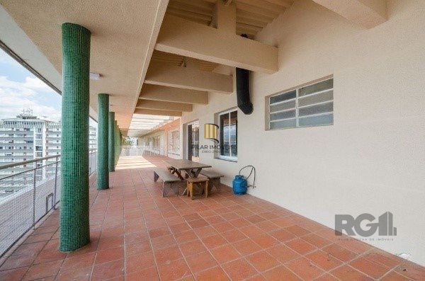 Amplo Apartamento de 3 quartos com suíte e 2 sacadas, com Vista para o Guaíba e 1 Vaga - Moinhos de Vento - 126m²