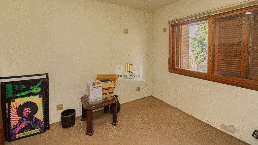 Casa para Venda - 300m², 3 dormitórios, sendo 1 suites, 4 vagas - Chácara das Pedras