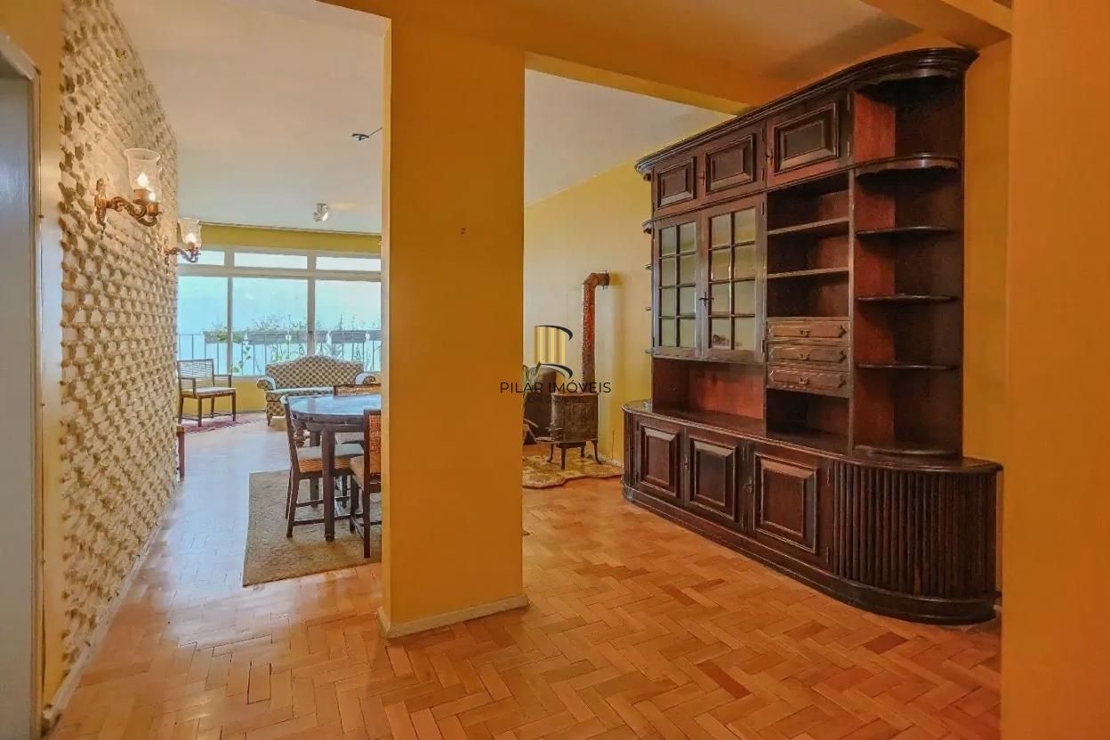 Vende-se apartamento com 3 quartos, 1 vaga e 145 m² – Moinhos de Vento