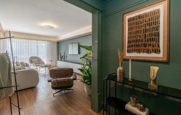 Vende-se apartamento 3 quartos com suíte e duas vagas - 134m² - Moinhos de Vento