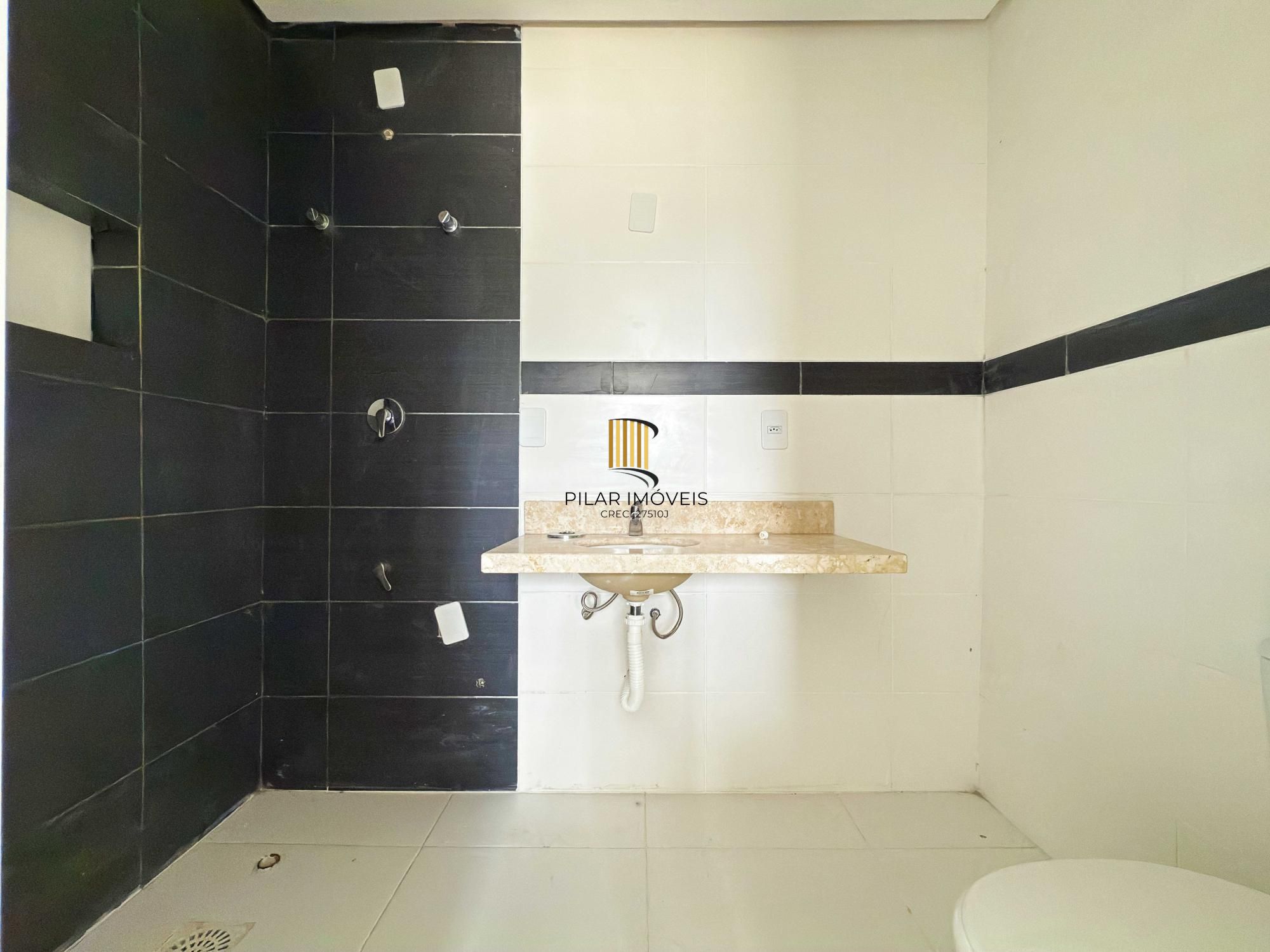 Vende-se casa em condomínio com 4 dormitórios (2 suítes), 3 vagas  – Tristeza