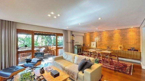 Apartamento de 200m², 4 quartos, 1 suíte e 4 vagas – Moinhos de Vento