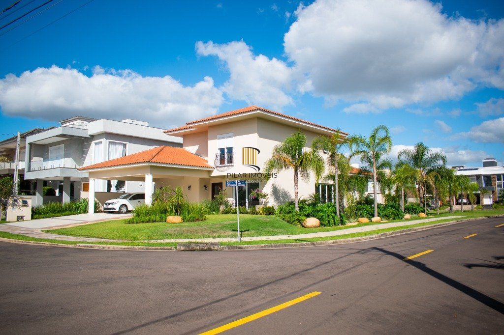 Casa para Venda - 243.12m², 4 dormitórios, sendo 1 suites, 4 vagas - São Vicente