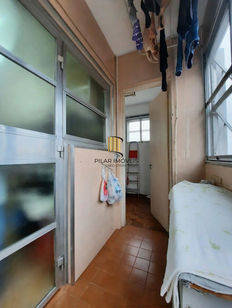 Vende-se apartamento com 3 quartos(1 suíte), 184m² e 2 vagas - Bom Fim