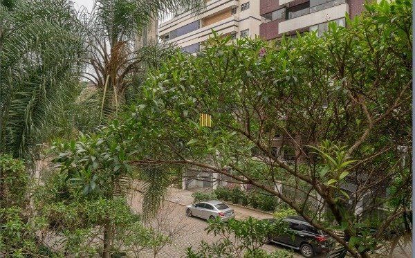 Apartamento de 192m² com 3 Suítes, 3 Vagas e Móveis Planejados de Alto Padrão Próximo à Praça da Encol