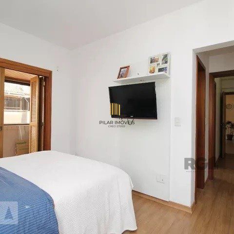 Vende-se apartamento 2 dorm c/ suite, living com sacada c/ churrasuqiera, vaga coberta - 93m² - Mont Serrat