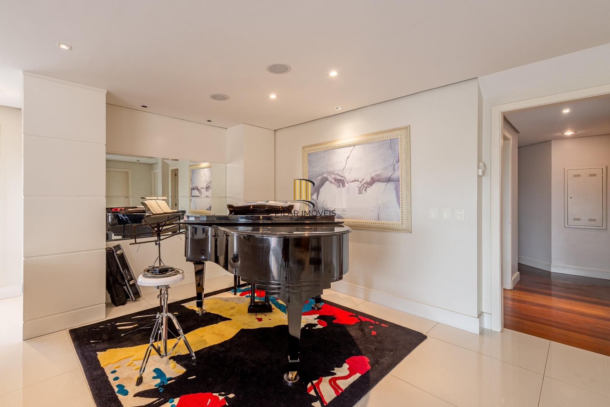 Vende-se luxuosa cobertura com 531.95m², 4 dormitórios no bairro Auxiliadora
