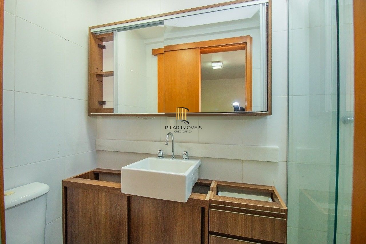 Apartamento com 70m², 2 dormitórios, 1 suíte, 1 vaga no bairro Higienópolis em Porto Alegre