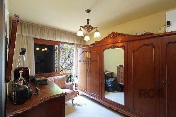 Vende-se amplo apartamento 3 quartos com suíte e 2 vagas no coração do Moinhos de vento, com 134m²