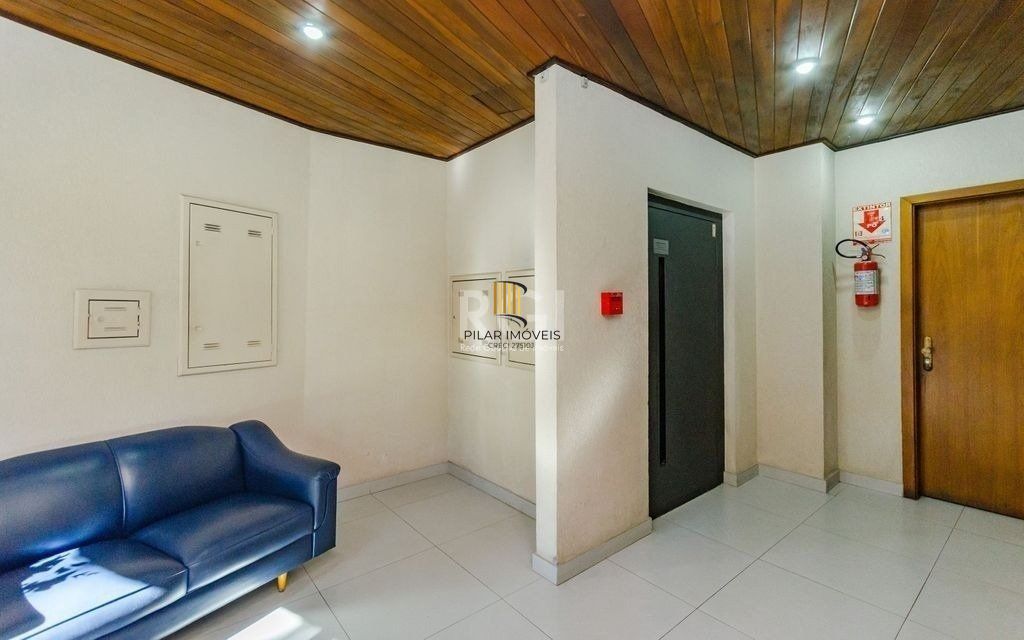 Vende-se cobertura - 171m², 2 dormitórios, sendo 1 suite, 2 vagas - Petrópolis
