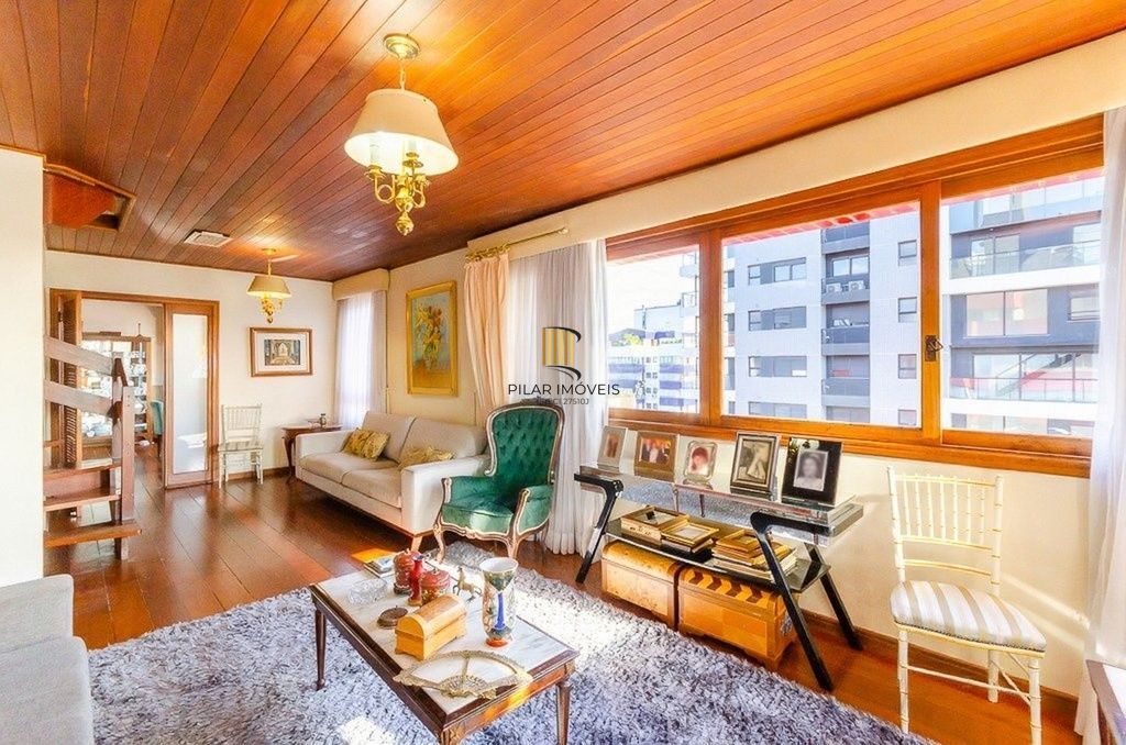 Vende-se cobertura com 3 quartos (1 suíte), 311m² e 3 vagas – Rio Branco