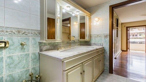 Amplo apartamento com 3 dormitórios, churrasqueira e hidromassagem - 222m² - Petrópolis