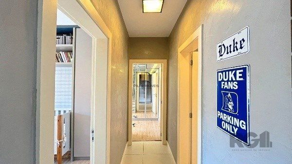 Elegante Apartamento Mobiliado com Suíte, Churrasqueira e 1 Vaga no Menino Deus - 73m²