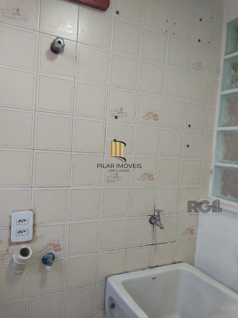 Vende-se apartamento 2 dorm com vaga, sacada com churrasqueira - 64m² - Partenon