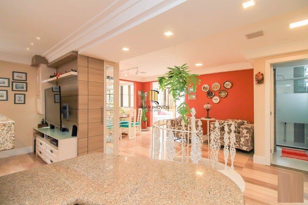 Cobertura para Venda - 252m², 3 dormitórios, sendo 1 suites, 2 vagas - Menino Deus