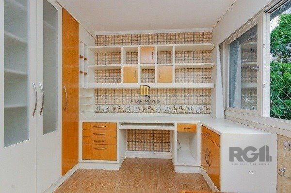 Vende-se luxuoso apartamento 3 quartos c/ suíte, dependência de empregada, gabinete, 2 vagas cobertas - 283m² - Moinhos de Vento